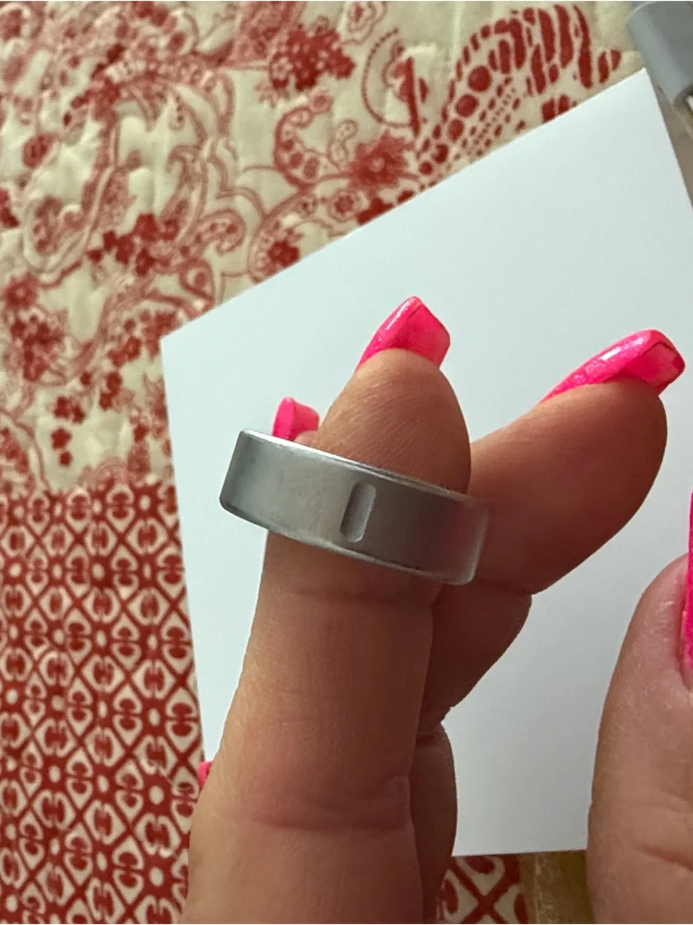 Oura Silver/Gray Magnetic Ring Charger with USB-C Cable